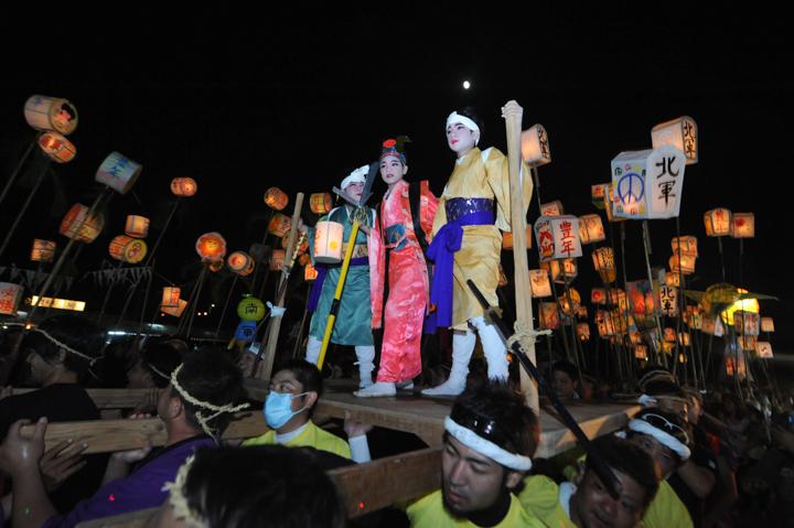 “提灯のスネー”（提灯行列）