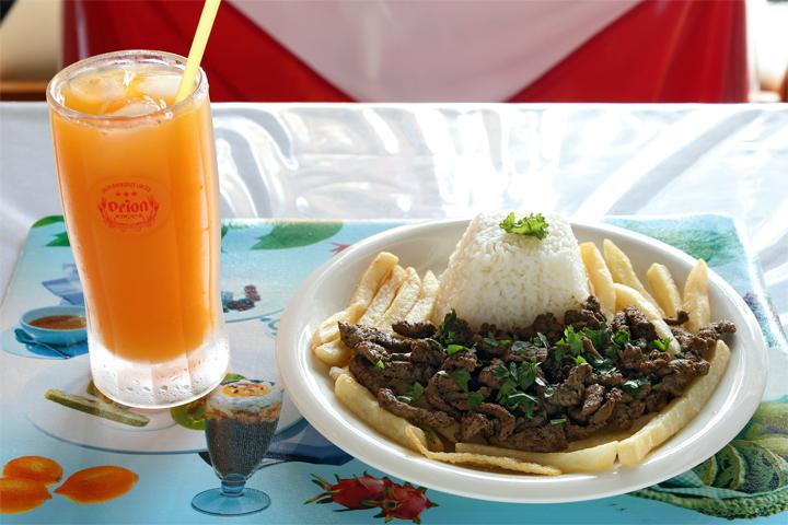 牛肉の炒め物とジュース