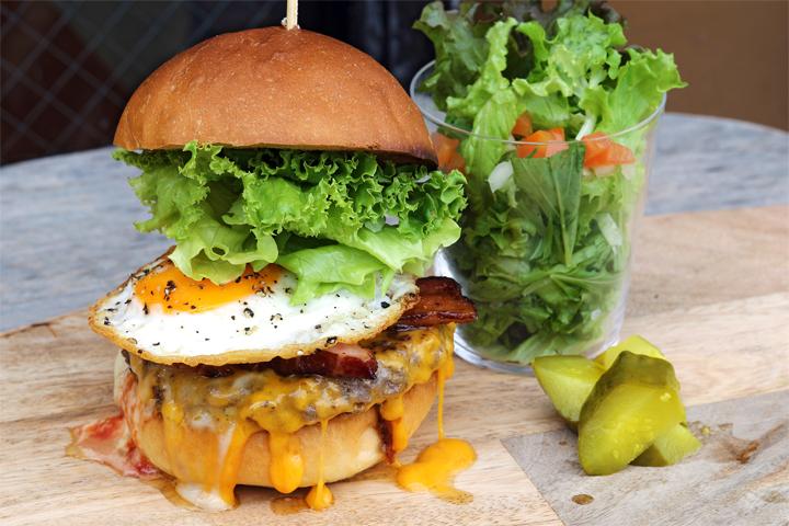 ベーコンエッグチーズ