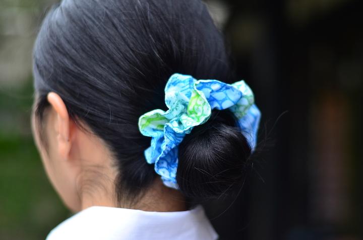 サンゴ染のシュシュ