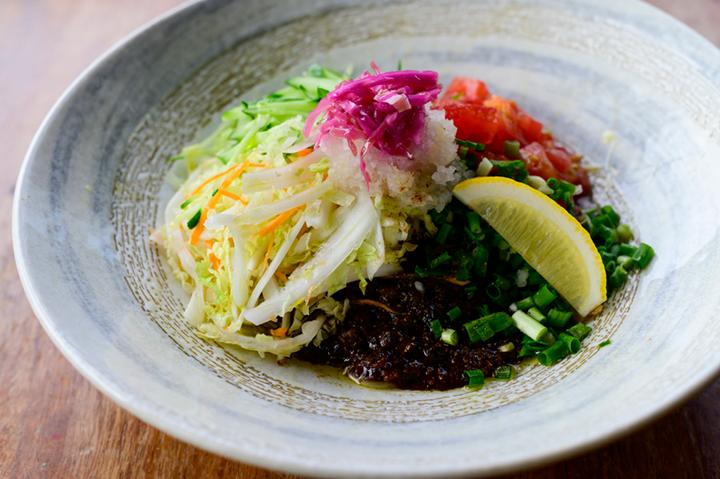 今帰仁野菜と島豚のジャージャー麺