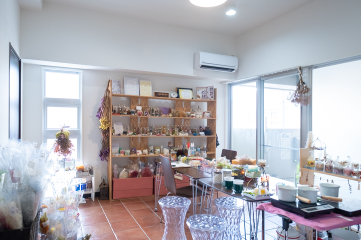 yaeee（ヤーイー）の店内