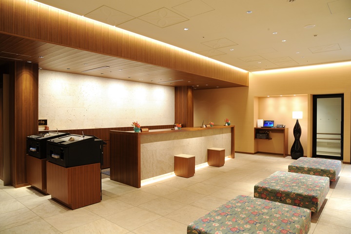 ホテルグレイスリー那覇のフロント