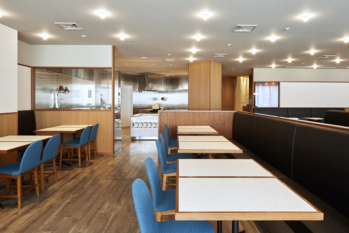 レストラン「ボンサルーテ」