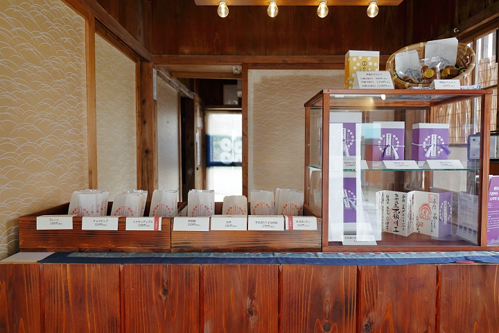 「榮椿（えいちん）」の店内