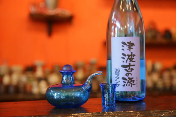 泡盛と陶器と沖縄料理とユンタクを愉しむバー「オニノウデ