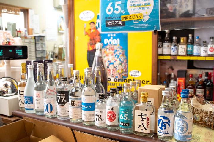 店頭に並ぶ消毒用アルコール