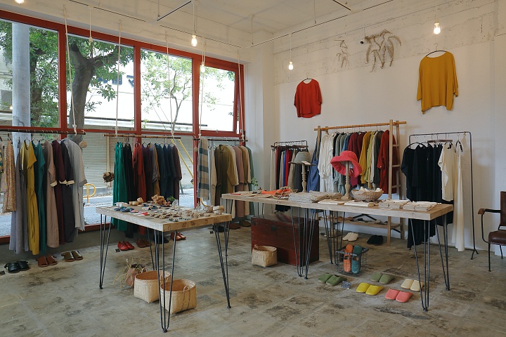 AKOH KLOH(アコークロウ)の店内