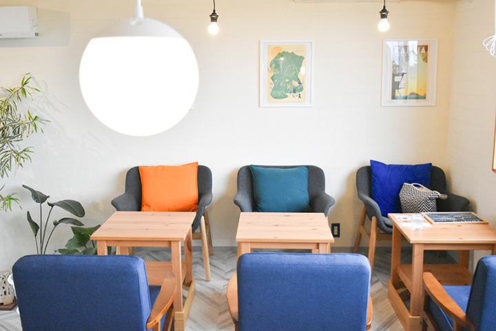 cafe nuis（ニュイス）の店内