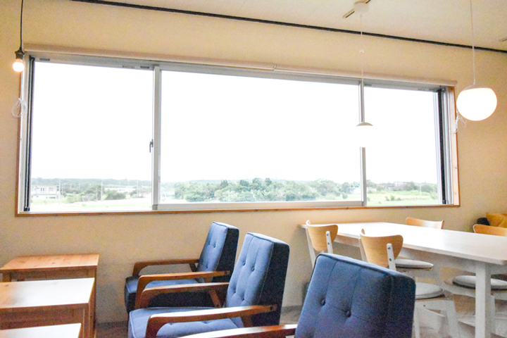 cafe nuis（ニュイス）の店内