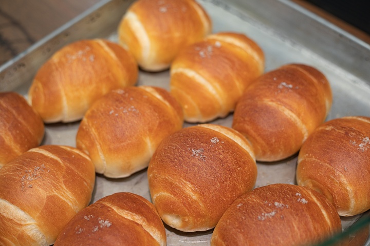 DELICATESSEN TRUNQ(デリカテッセン トランク)の塩パン