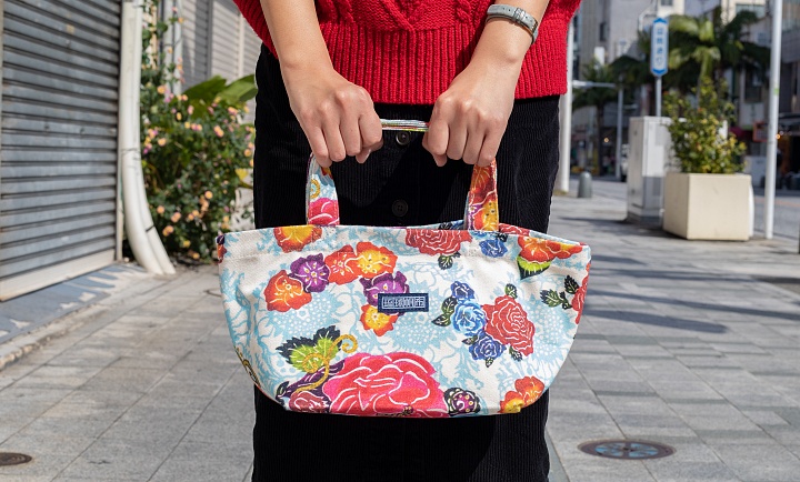 「琉球帆布」のバッグ
