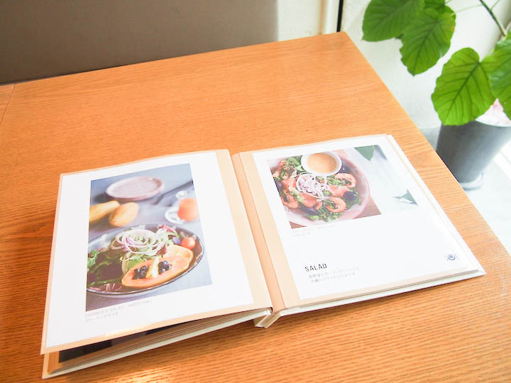 沖縄旅行で立ち寄りたい！美味しい朝ごはんにアサイーボウルや人気のパンケーキをお召し上がりください。