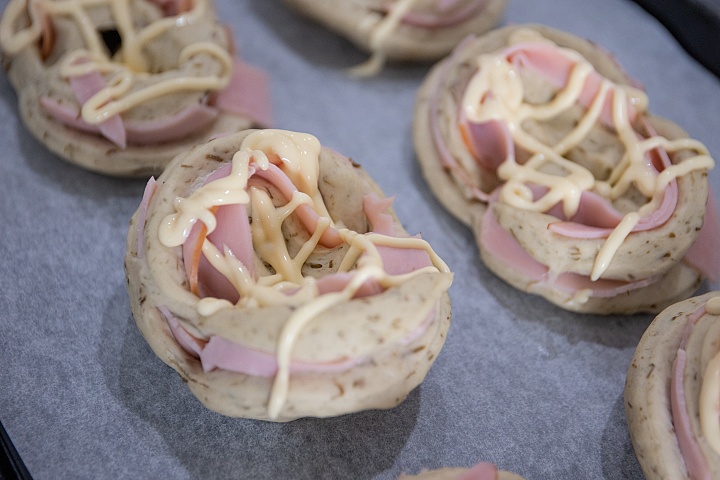 マヨネーズを上からかけて