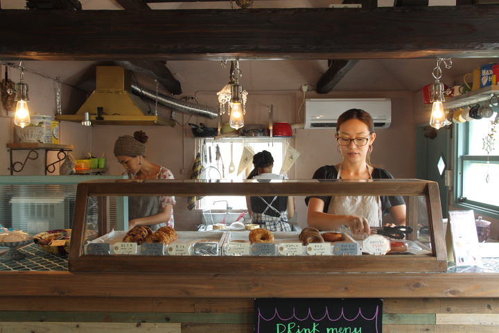 島ドーナッツの店内