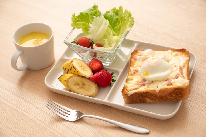 朝食