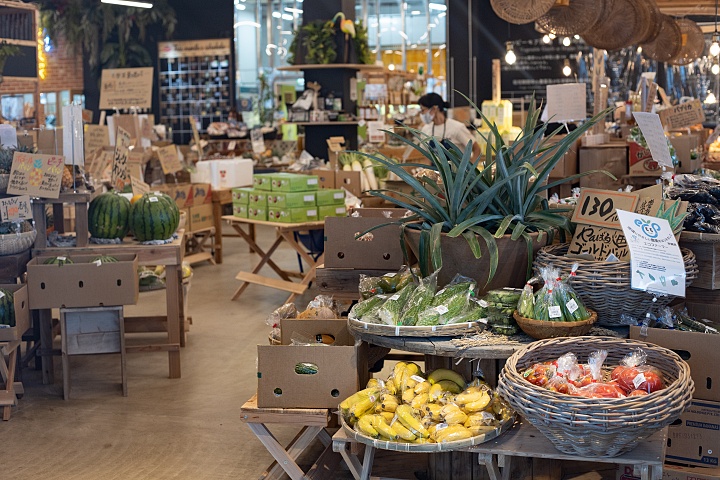 ハッピーモア市場店内1