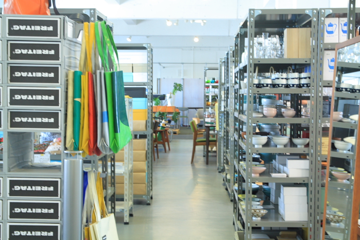 D&DEPARTMENT OKINAWA店内