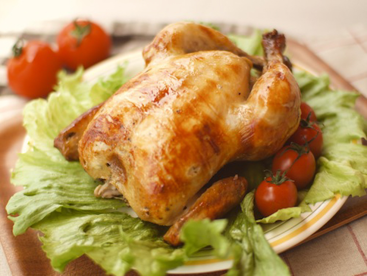 「ブエノチキン」のチキンの丸焼き