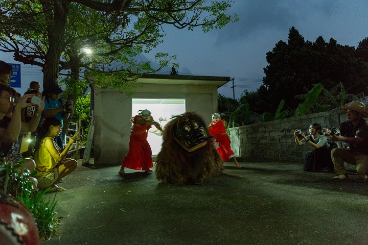「拝所まわり」兼城のヌンドゥンチでの奉納舞