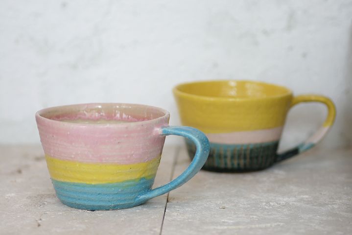 titutiのやちむんは色合いがポップで可愛らしい