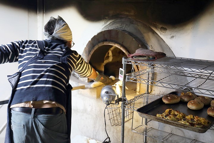 ときはやの石窯で焼くパン