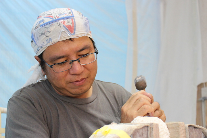 スタジオde-jinの彫刻家、若山大地さん