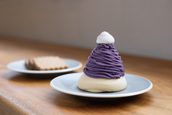 看板メニューの紅芋モンブラン