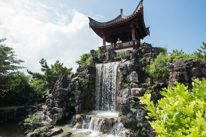 滝が流れる冶山