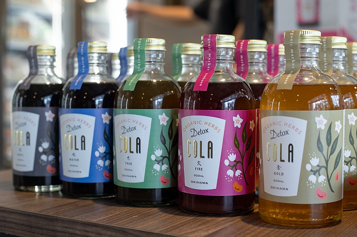 クラフトコーラ「DETOX COLA（デトックスコーラ）」