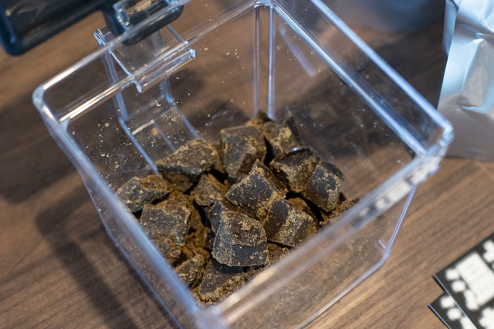 宜野座（ぎのざ）の純黒糖