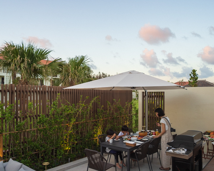 テラスでのボリューム満点のグランピングメニュー