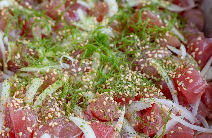 ポキ丼には脂肪分の少ない赤身が合うのだそうで