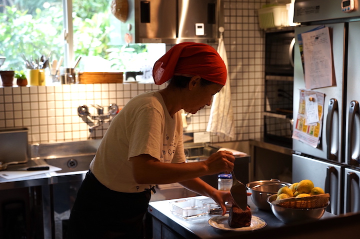 お店を営む、ゆりこ・ロウさん