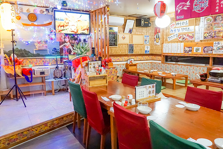 カラオケ居酒屋「三四郎」の店内