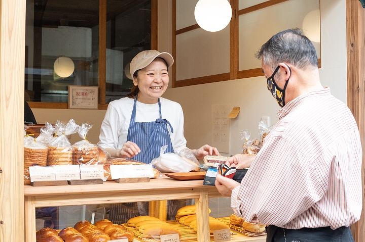 スタッフの加津 裕香（かつ ゆうか）さん