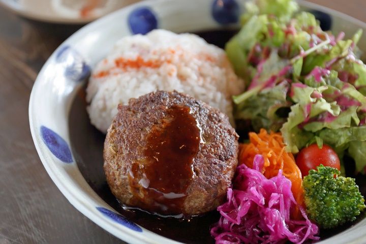 燻製ハンバーグプレート