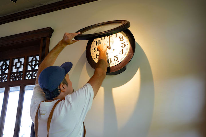 竣工のお祝いとして贈られたという時計