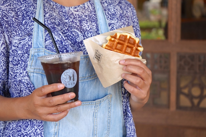 ドリンクや、プレーンワッフル