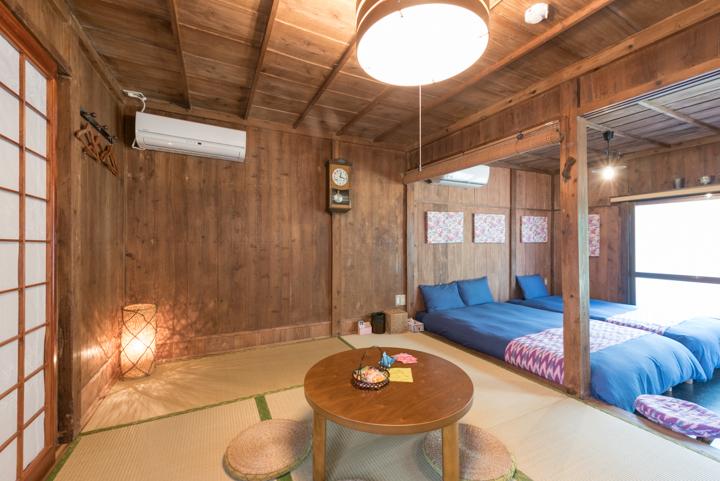 古民家宿「わらゆんSO　松武の古民家」の客室