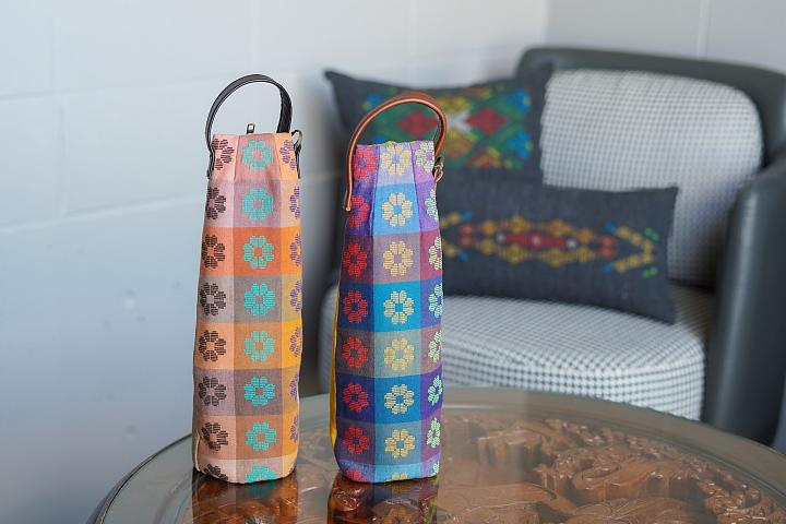 「FABRIC SHOP MINAMI」の知花花織のワインバッグ