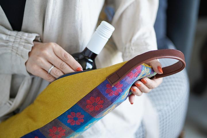 「FABRIC SHOP MINAMI」の知花花織のワインバッグ