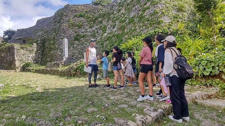 ツアーガイド篠田宇希（しのだひろき）とツアー客