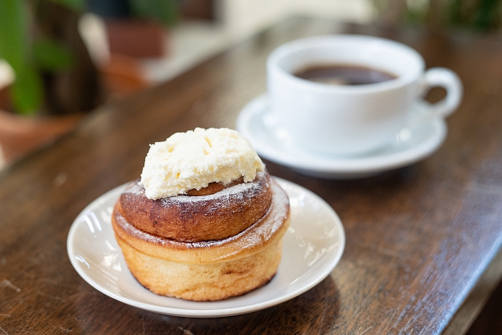 コーヒーに合うよう開発された「シナモンロール」