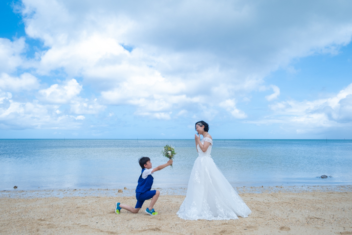 「出番だよー!」と呼ばれて、演じたポーズは小さな王子のプロポーズショット。