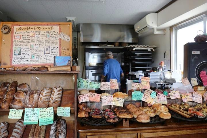 「おとなりや」の店内