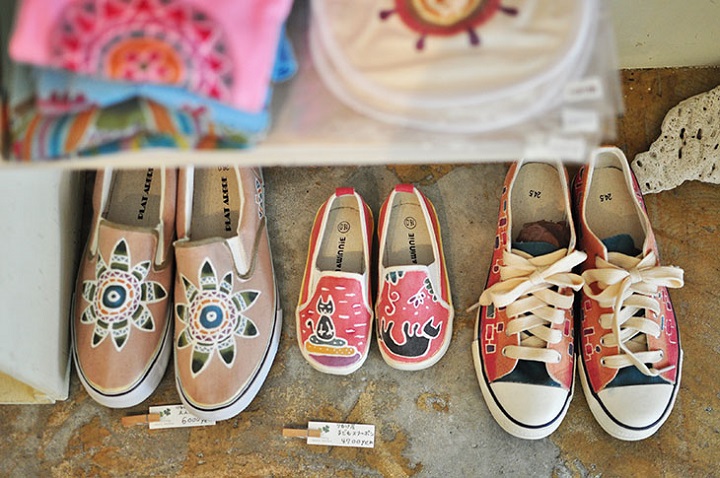 紅型のシューズ