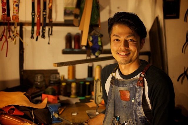 【沖縄イケメンファイル Vol.2】浮島通りの皮職人に会いにいく。革細工のセレクトショップ「anshare project」