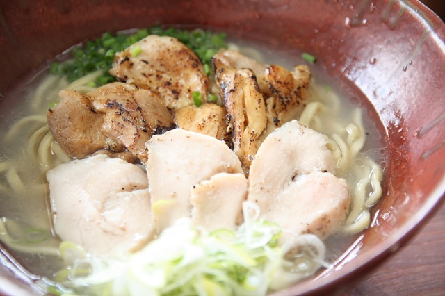 鶏そば屋いしぐふーは山原地鶏だしのあっさりスープが決めて