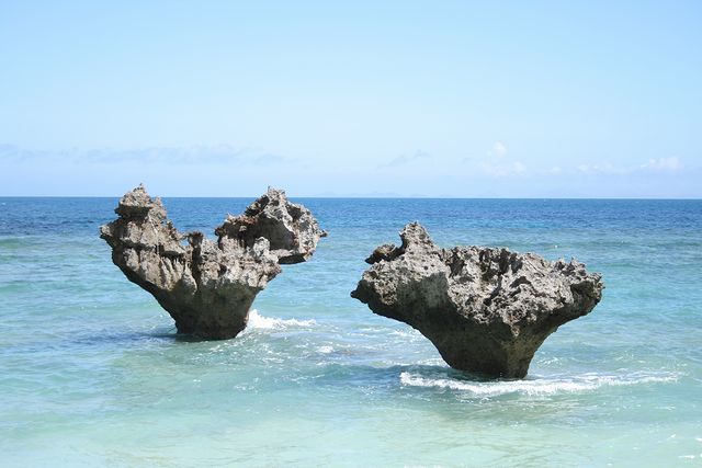 キュートなハートロックに胸きゅん♡古宇利島の「ティーヌ浜」